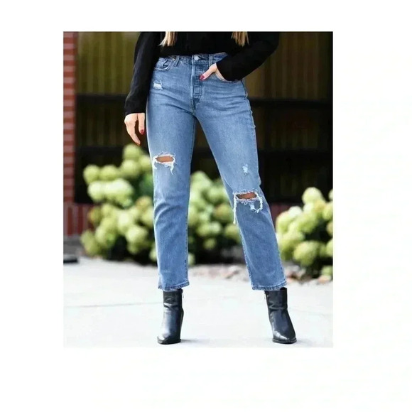 New With Tags 501  Levi’s Original Cropped distressed - Picture 1 of 7